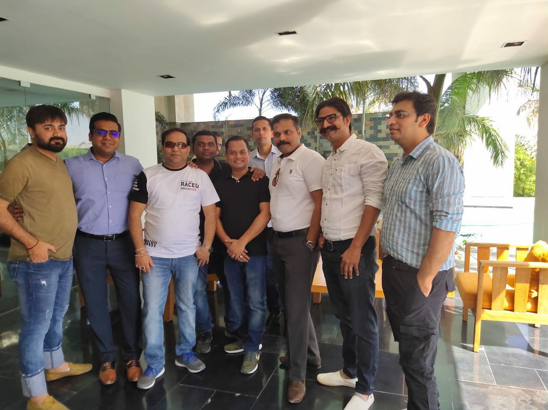 The Emerald Club主图