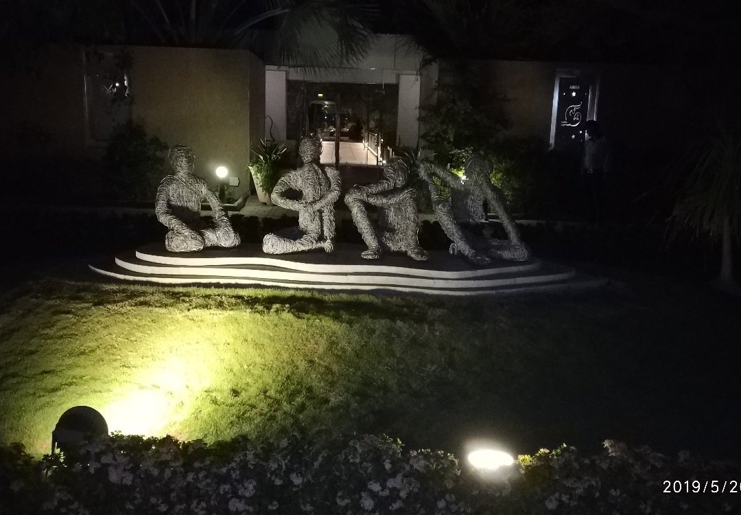 Starz Club and Spa主图