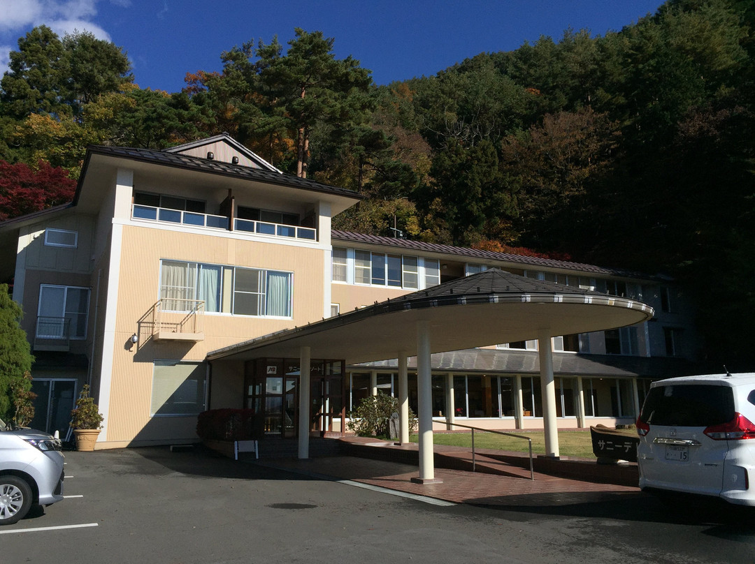 河口湖畔艳阳天度假酒店主图