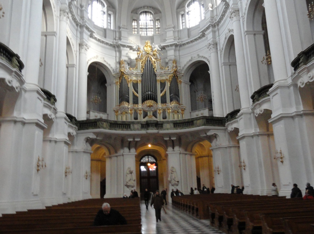 Katholische Hofkirche-德累斯顿必去景点