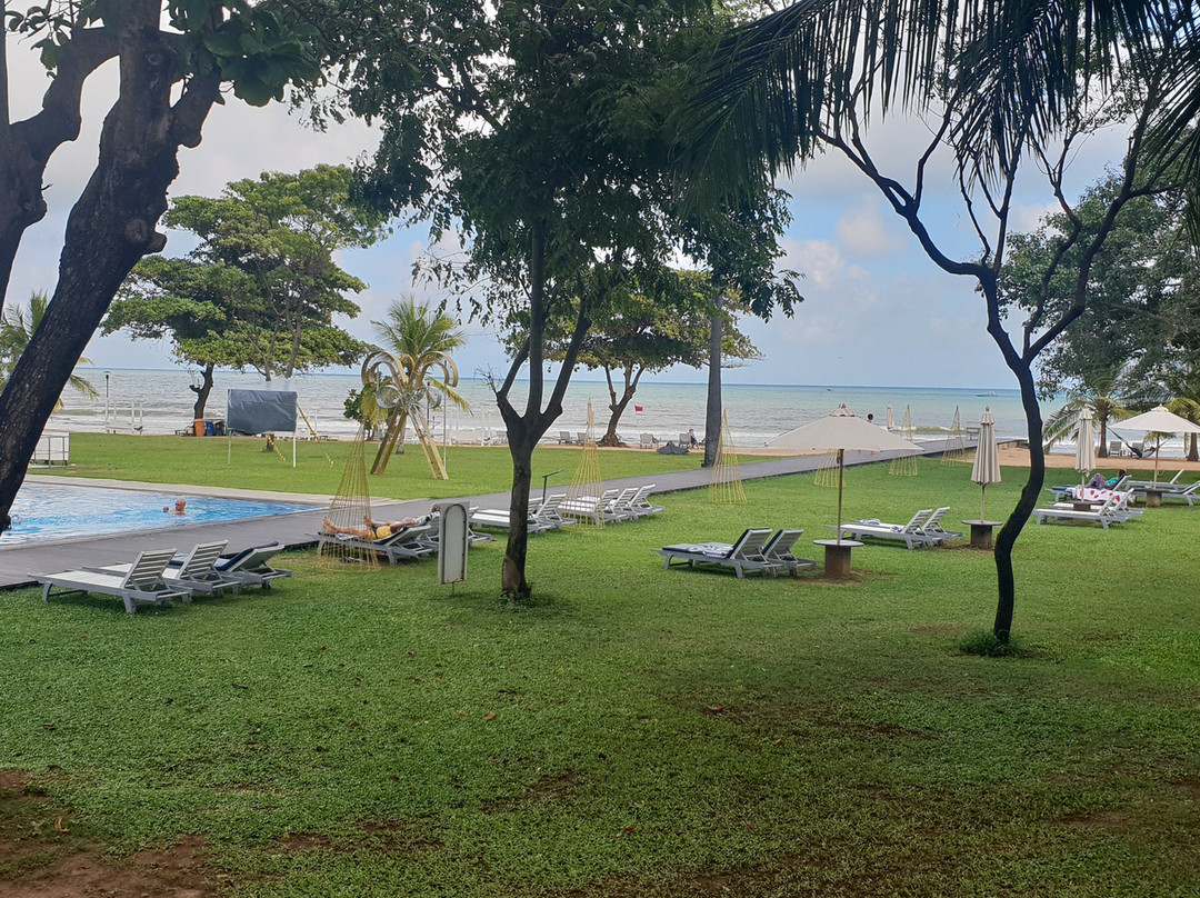 亭可马里查雅蓝光酒店主图