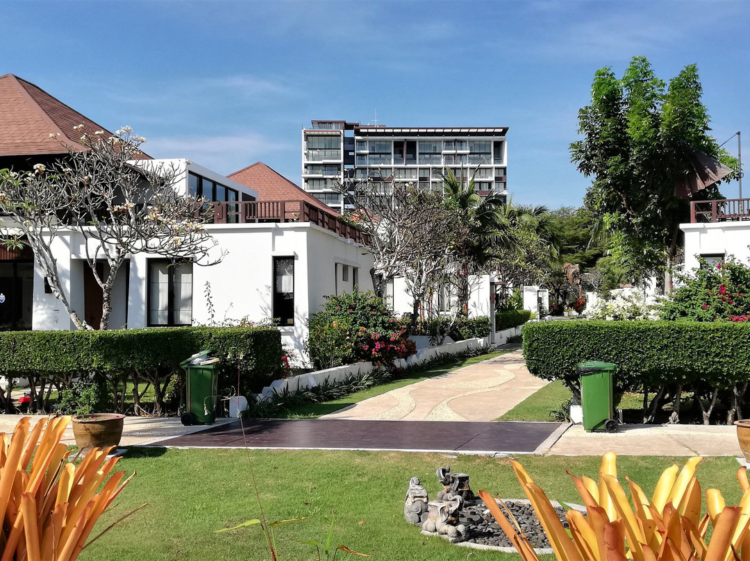 东方海滩度假酒店主图