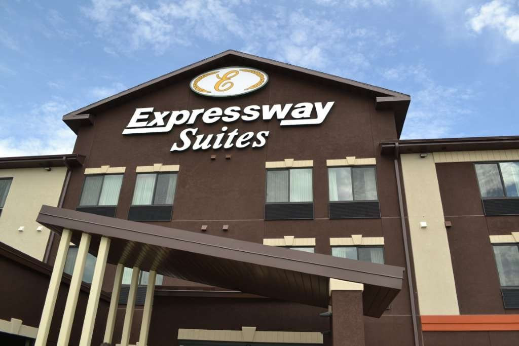 Grand Forks Lodge & Suites主图