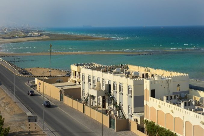 苏尔海滩假日度假酒店主图