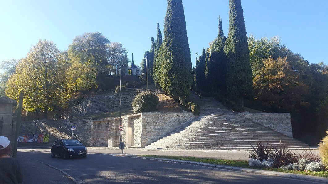 Monumento ai Caduti-埃尔巴必去景点