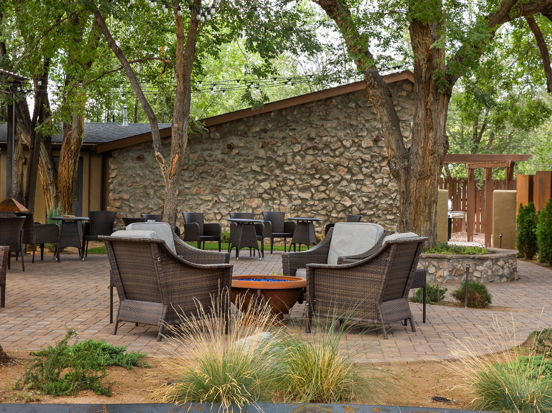 Primrose Inn and Suites主图