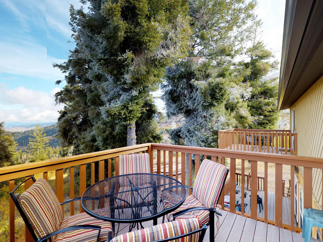 Pioneer Inn Condominiums主图