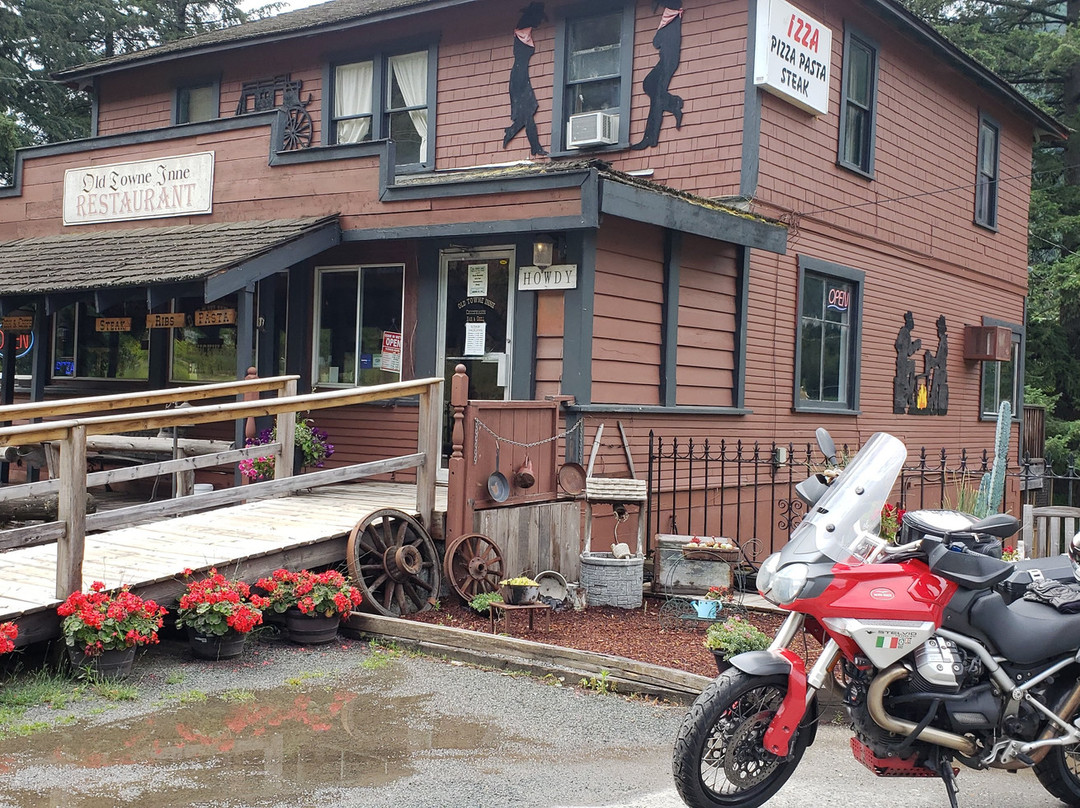 Old Towne Inne Chuckwagon Bar & Grill主图
