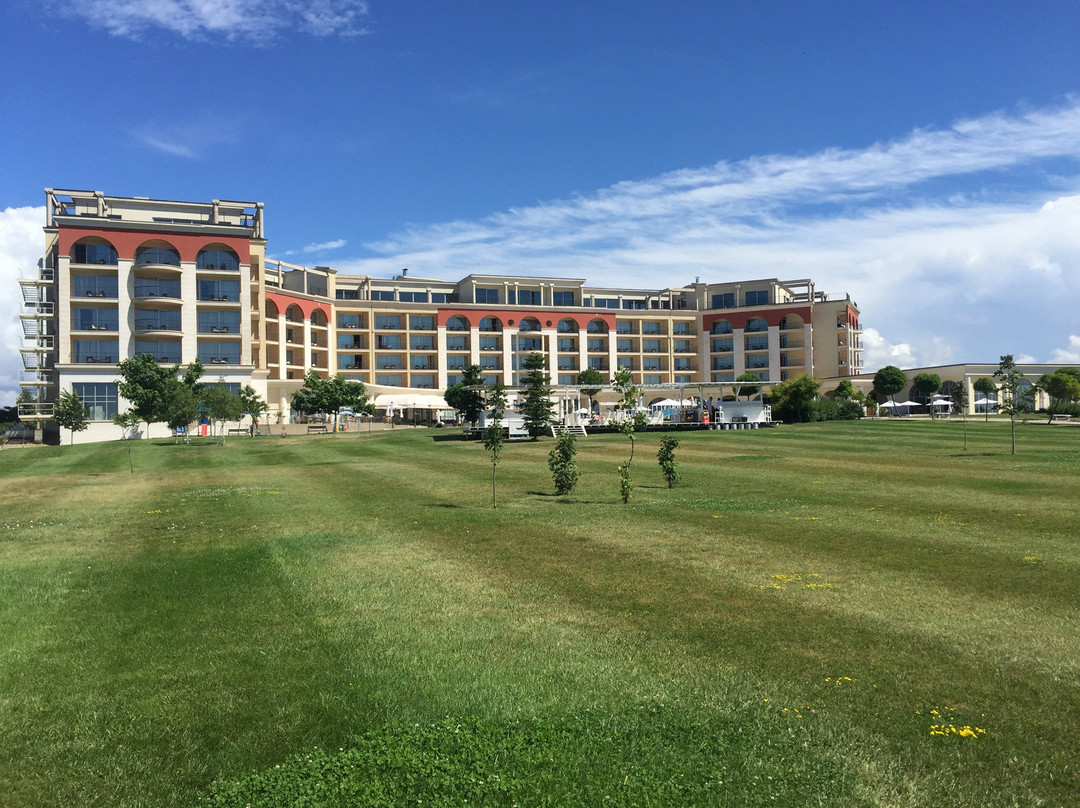 灯塔高尔夫温泉度假酒店主图