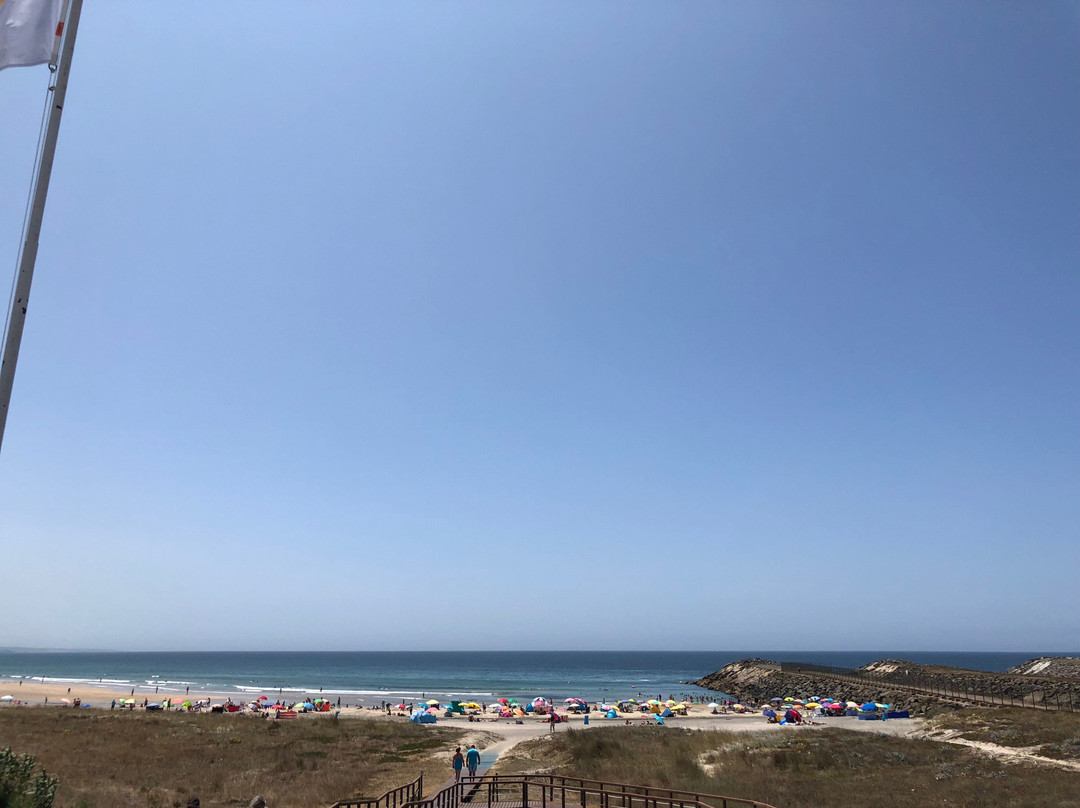 Praia de Sao Torpes景点图片