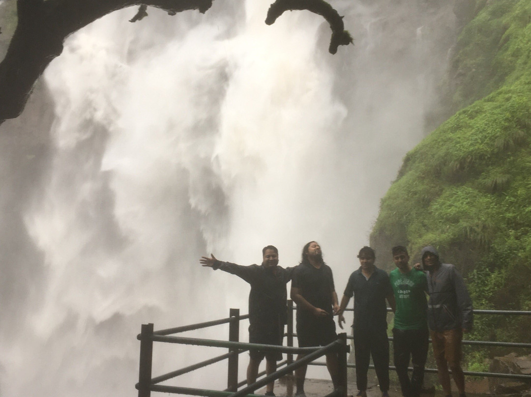 Ozarde Waterfall景点图片