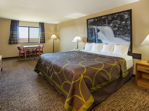 雷明顿温德姆速8酒店主图