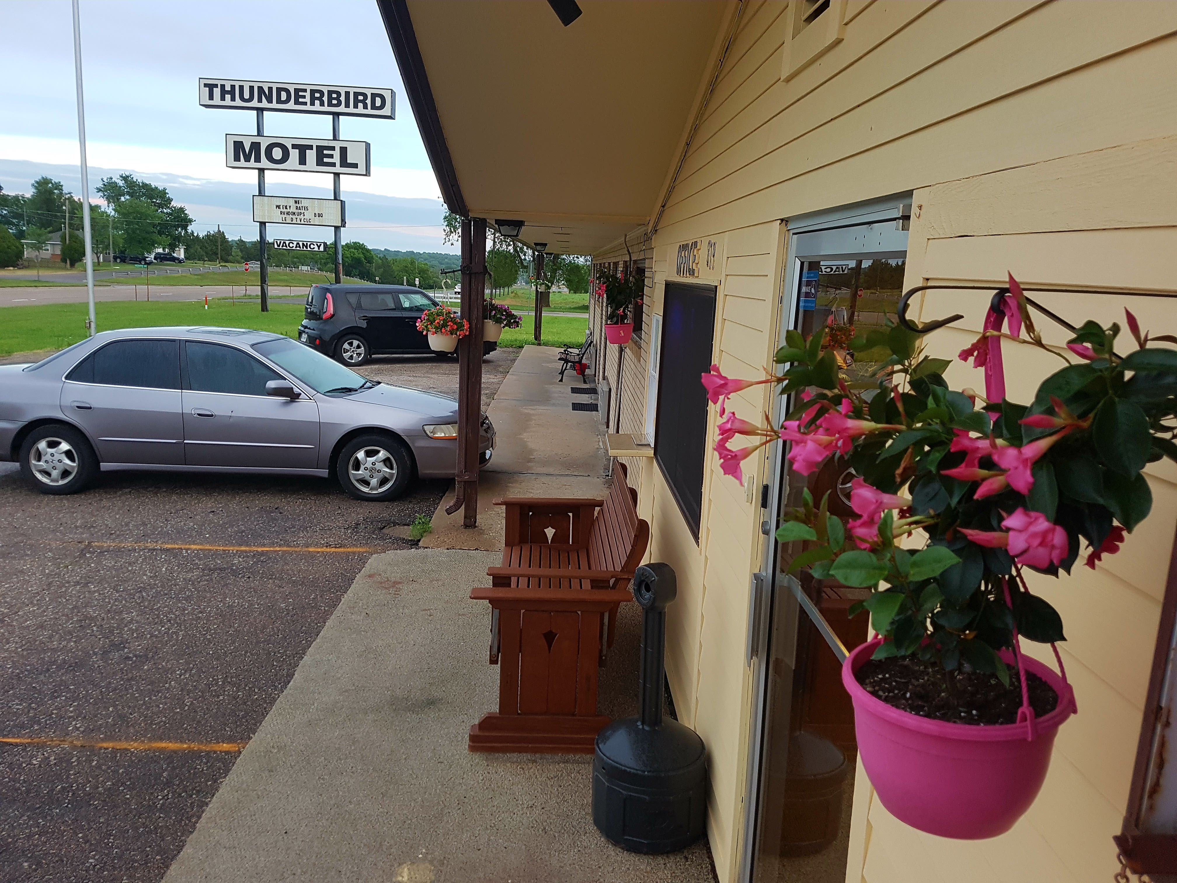 Thunderbird Motel-官方