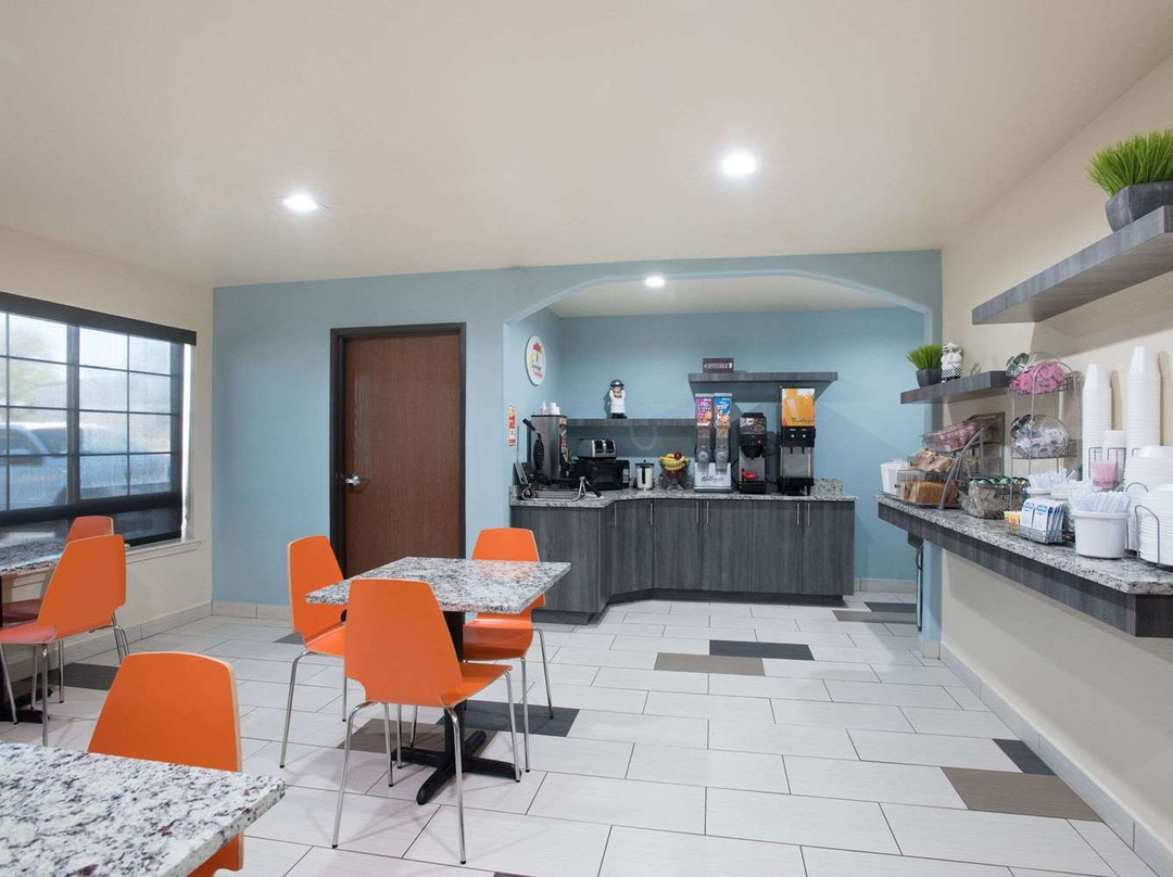 Super 8 by Wyndham Claremore OK主图