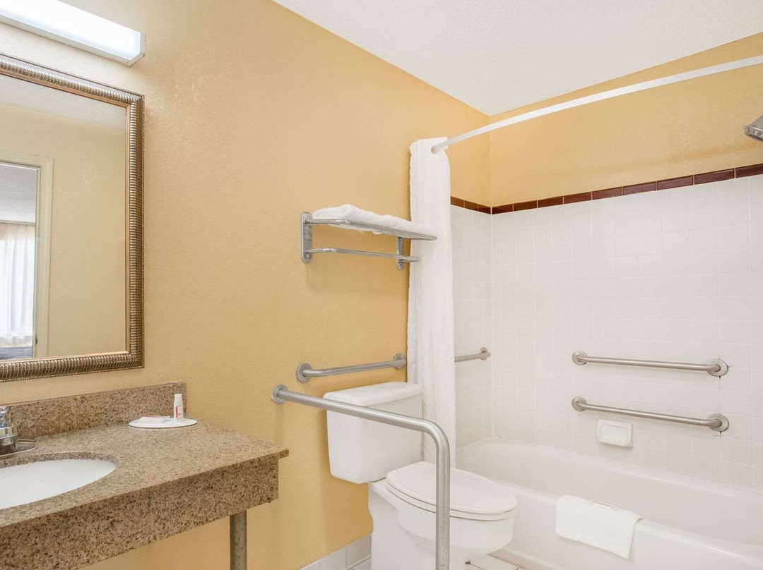 Super 8 by Wyndham Sumter主图