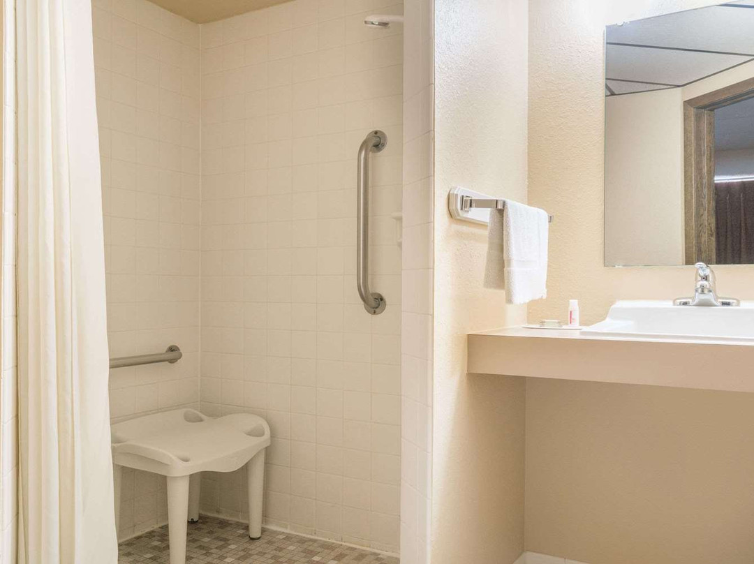 奥瓦通纳速8酒店主图