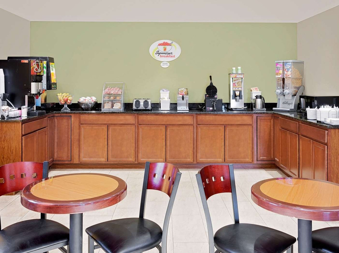 Super 8 by Wyndham Canton IL主图