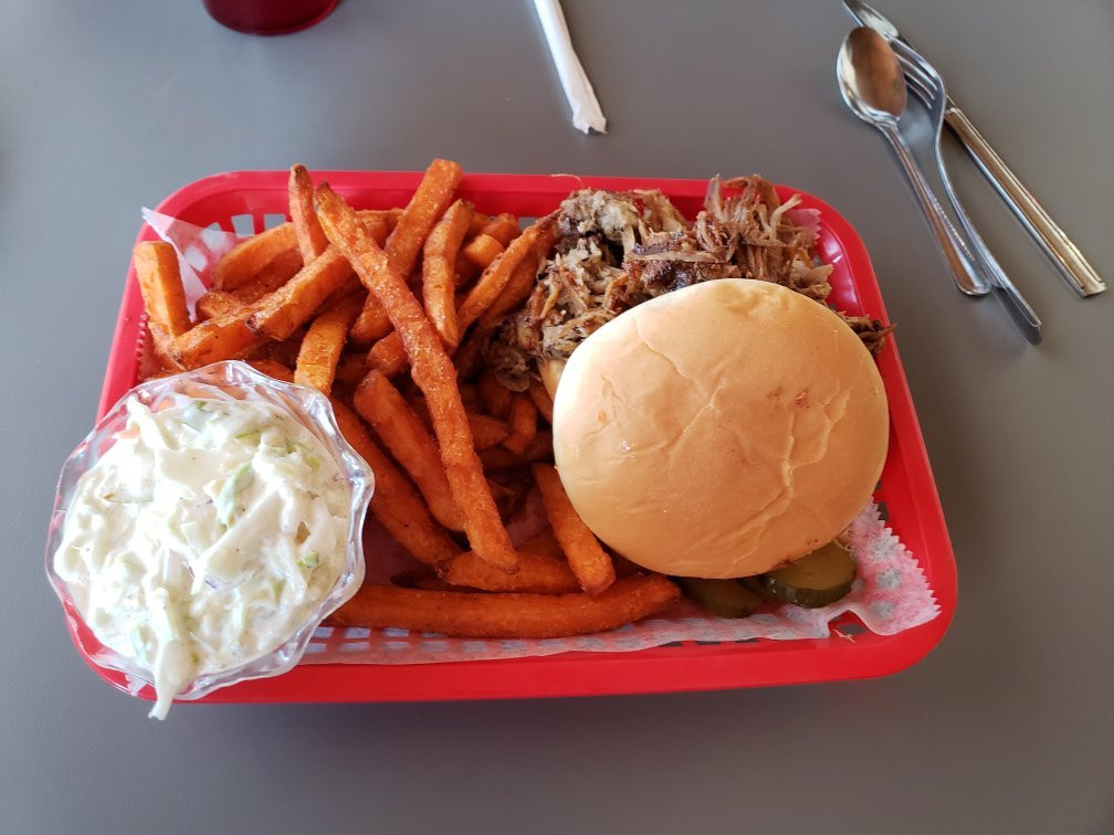 Tonto Basin餐馆和美食-Gila Hogs BBQ and More