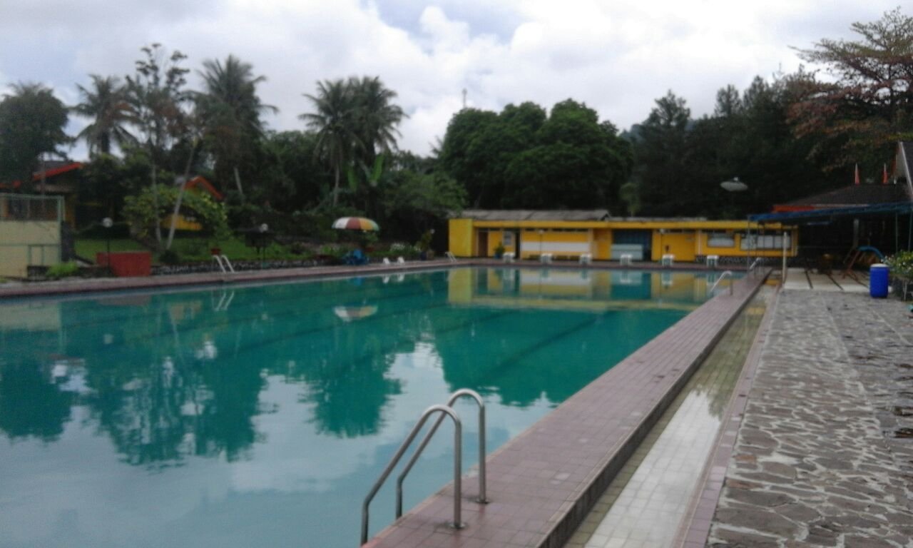Hotel Megamendung Permai-泳池