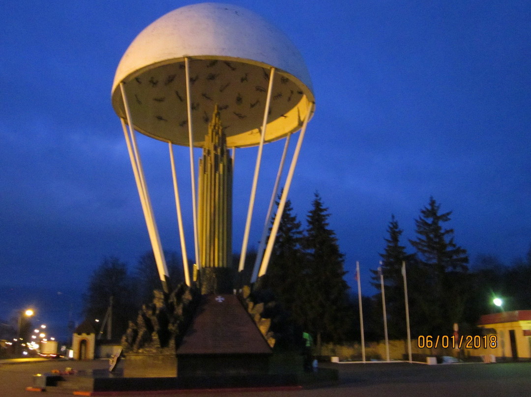 Monument Pskov paratroopers (Dome)景点图片