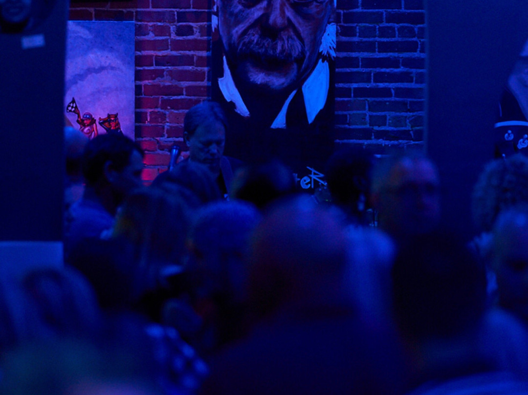 Space 39 Art Bar & Martini Lounge-迈尔斯堡必去景点