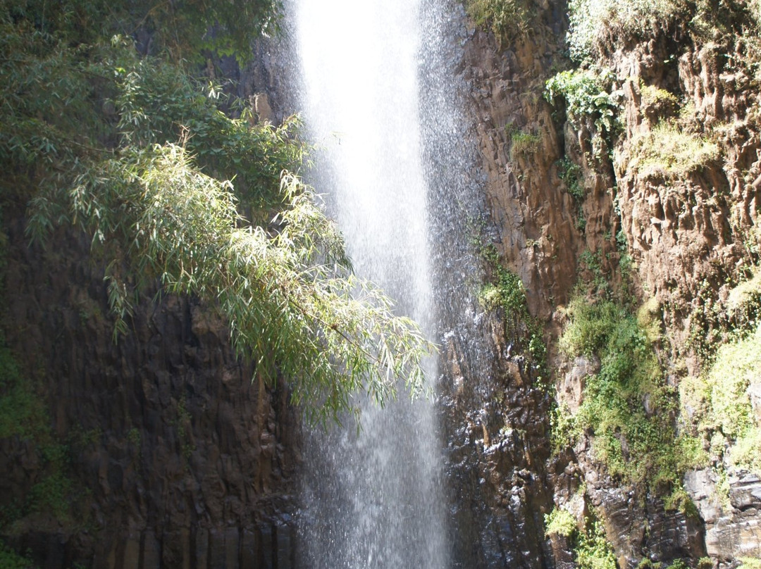 Dorsso Waterfall景点图片