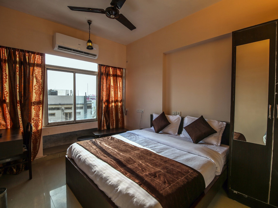 OYO 9305 Hotel Dwarika Inn