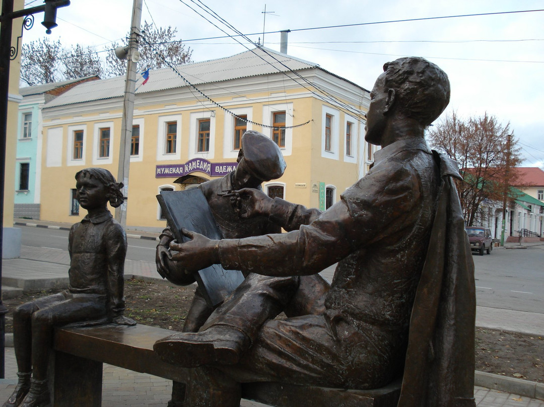 Monument to the Painter N.N. Zhukov-Yelets必去景点