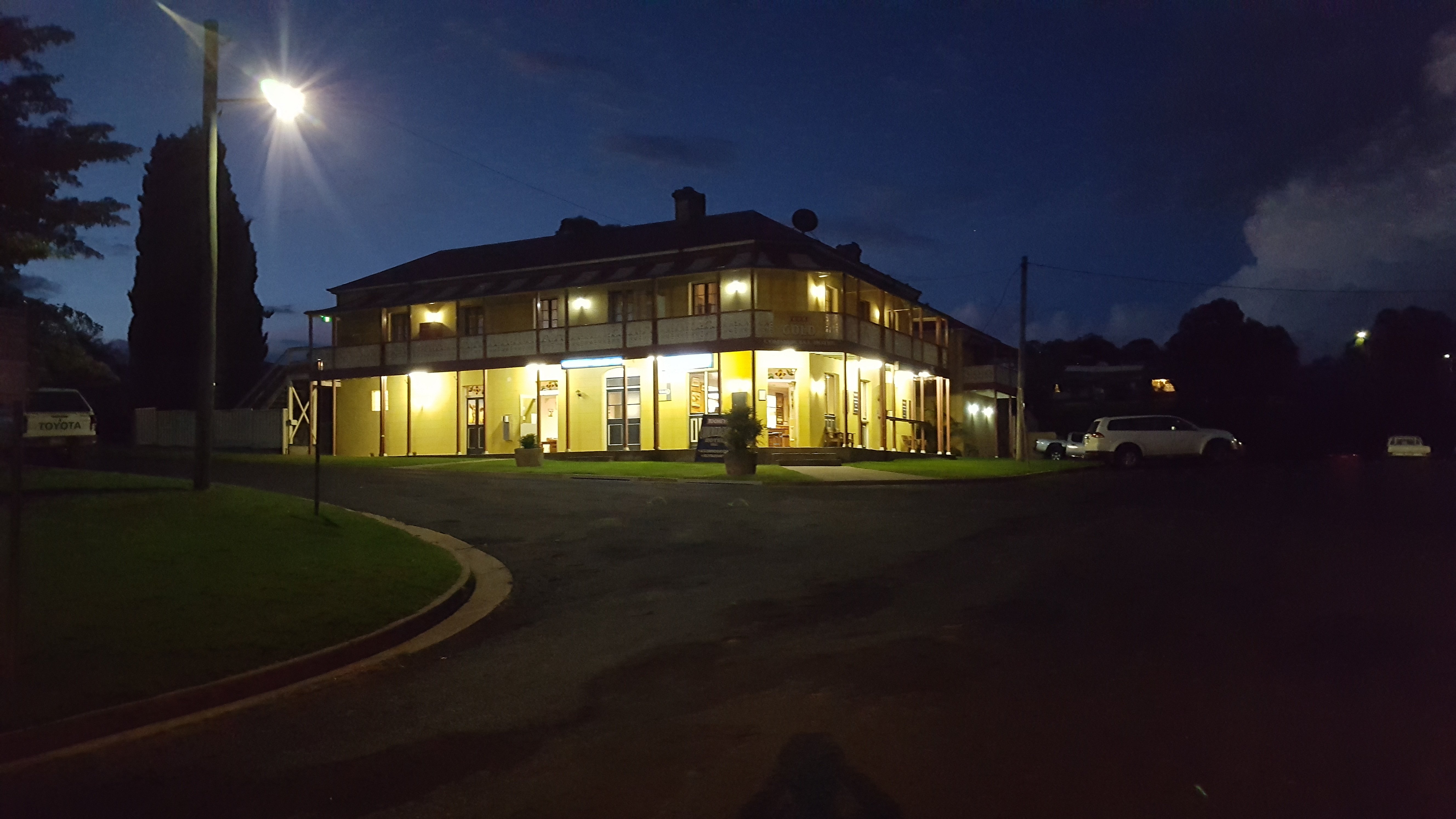 Commercial Hotel-官方