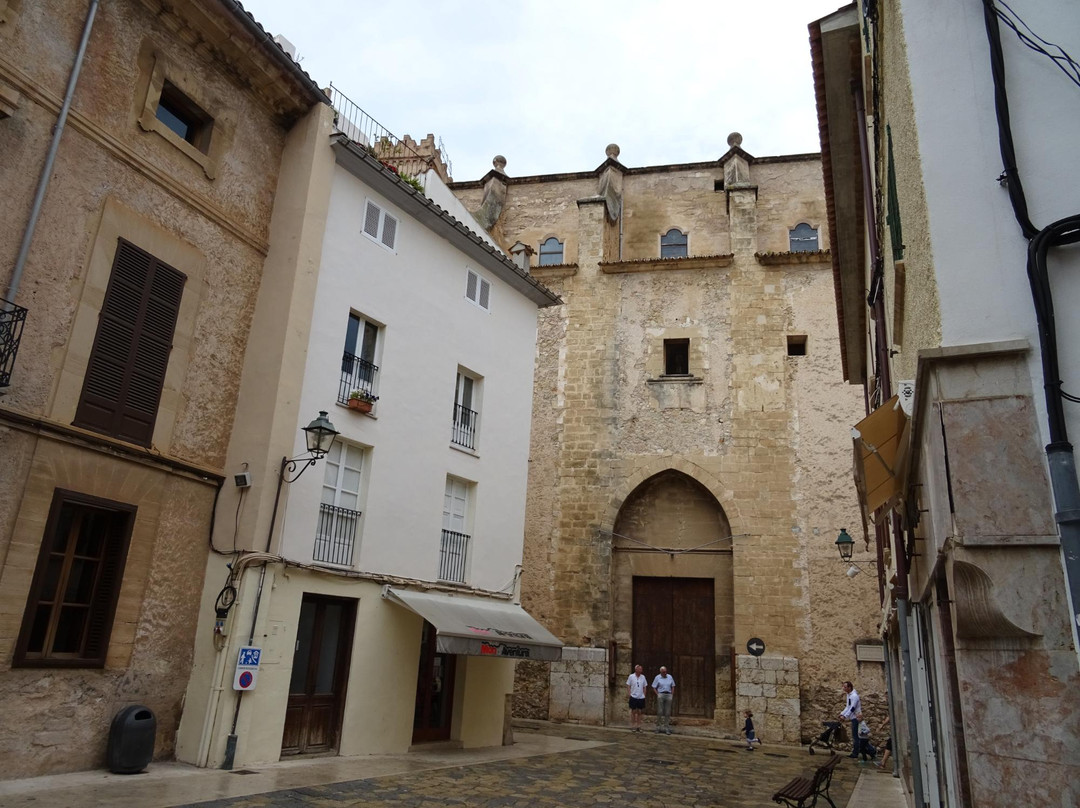 Placa Vella i Ca'n Llobera-Pollenca必去景点