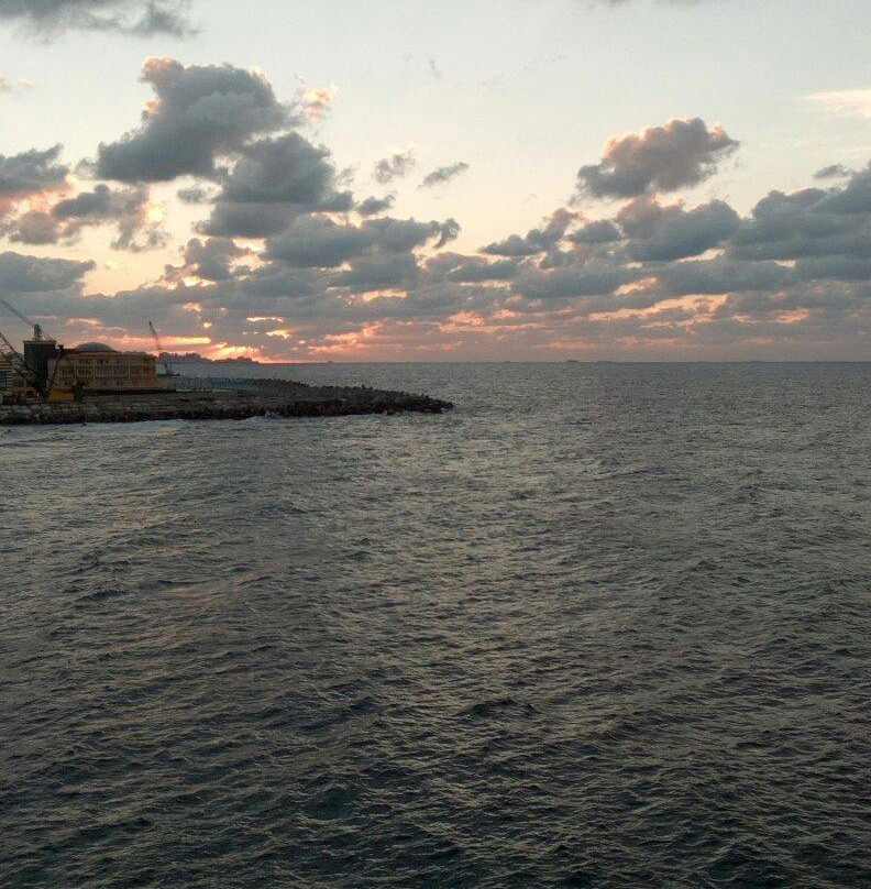 亚历山大地中海套房酒店主图