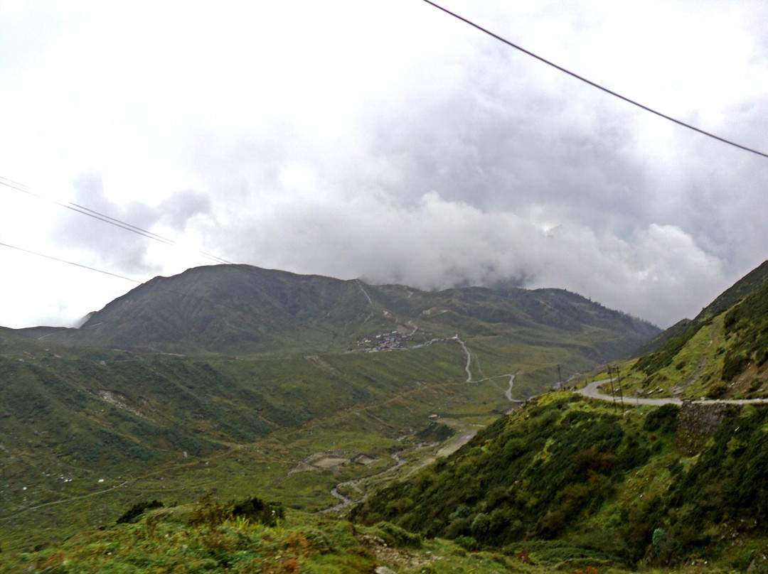 Lachen旅游景点-Kyongnosla Alpine Sanctuary