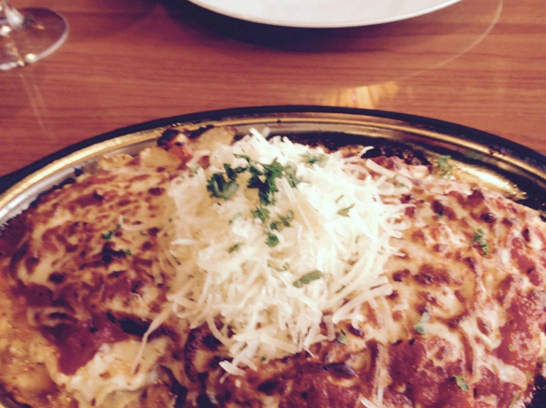 Red Tomato And Wine Restaurant