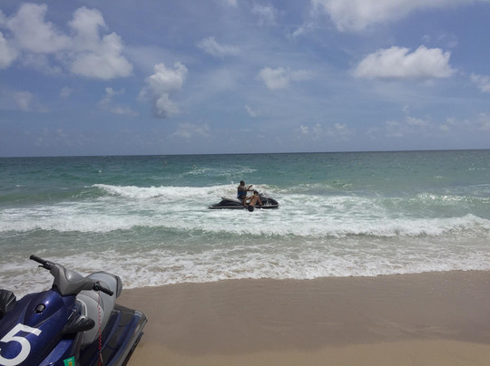 On The Beach Watersports-庞帕诺比奇必去景点