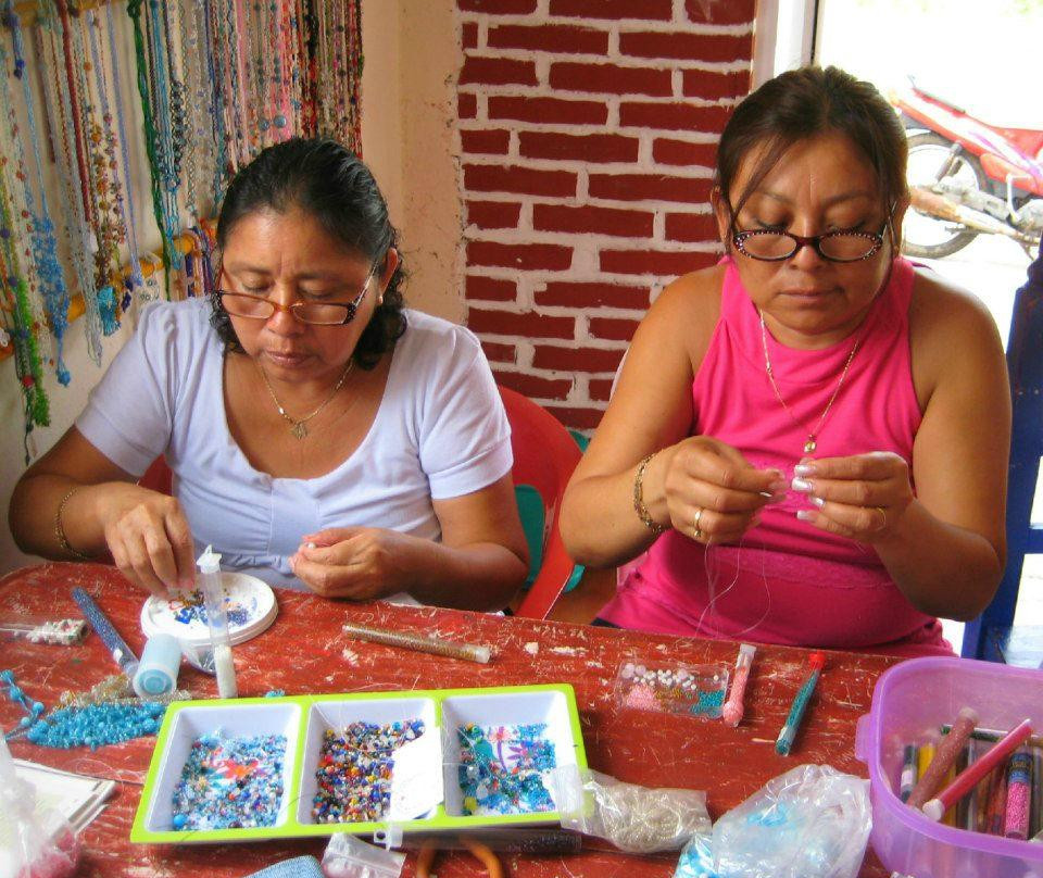 Women's Beading Cooperative-女人岛必去景点