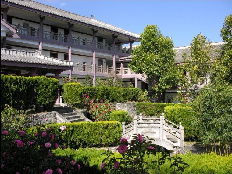 三塔苑酒店主图