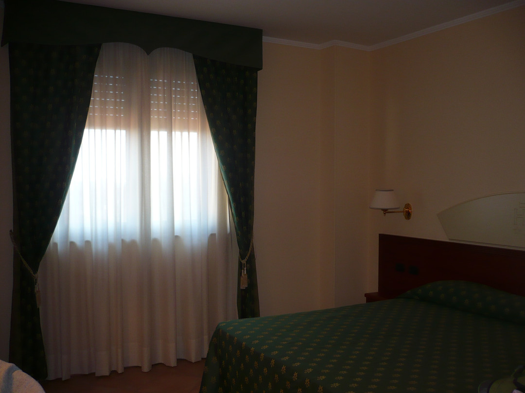 Hotel Tito Serrano主图