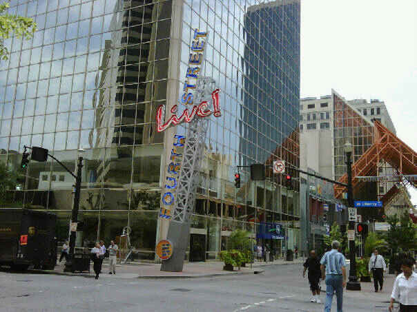 Fourth Street Live!-路易斯维尔必去景点