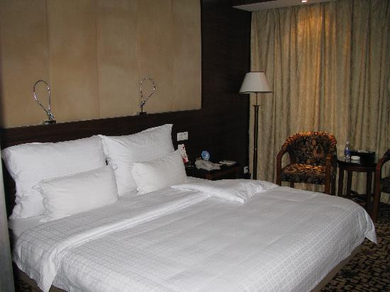 华金盾大酒店主图