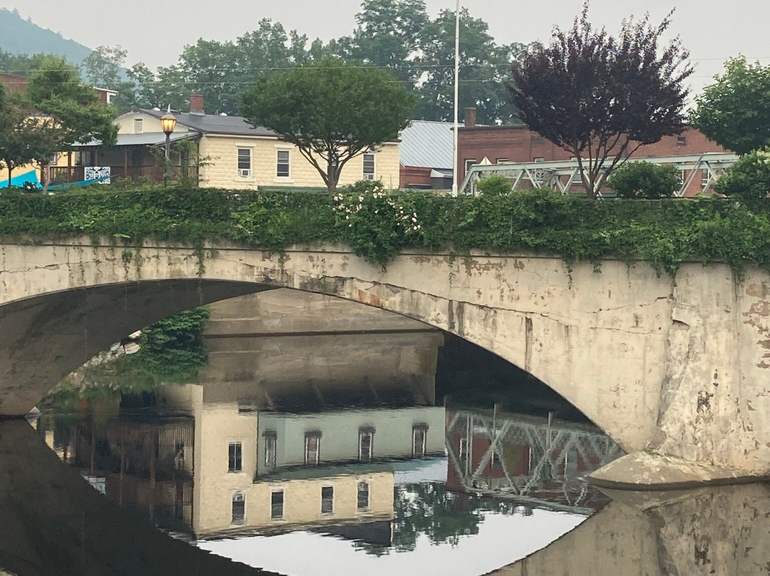 Dancing Bear Guesthouse Short Term Rental主图