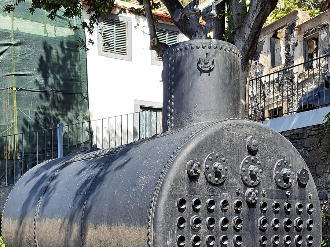 Old Distillery Equipment-Estreito da Calheta必去景点
