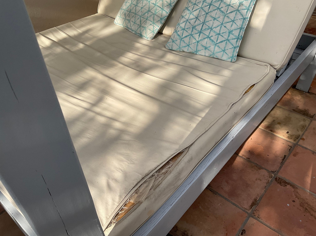 Tres Sirenas Beach Inn主图