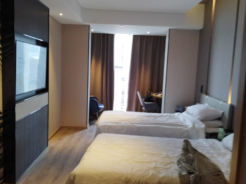 上海北外滩长阳路亚朵酒店主图