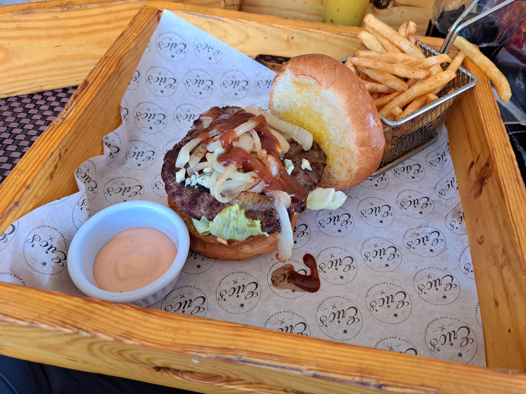 Eric's Cafe & Restaurant