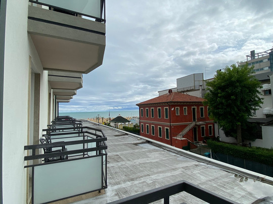 艾德隆酒店主图