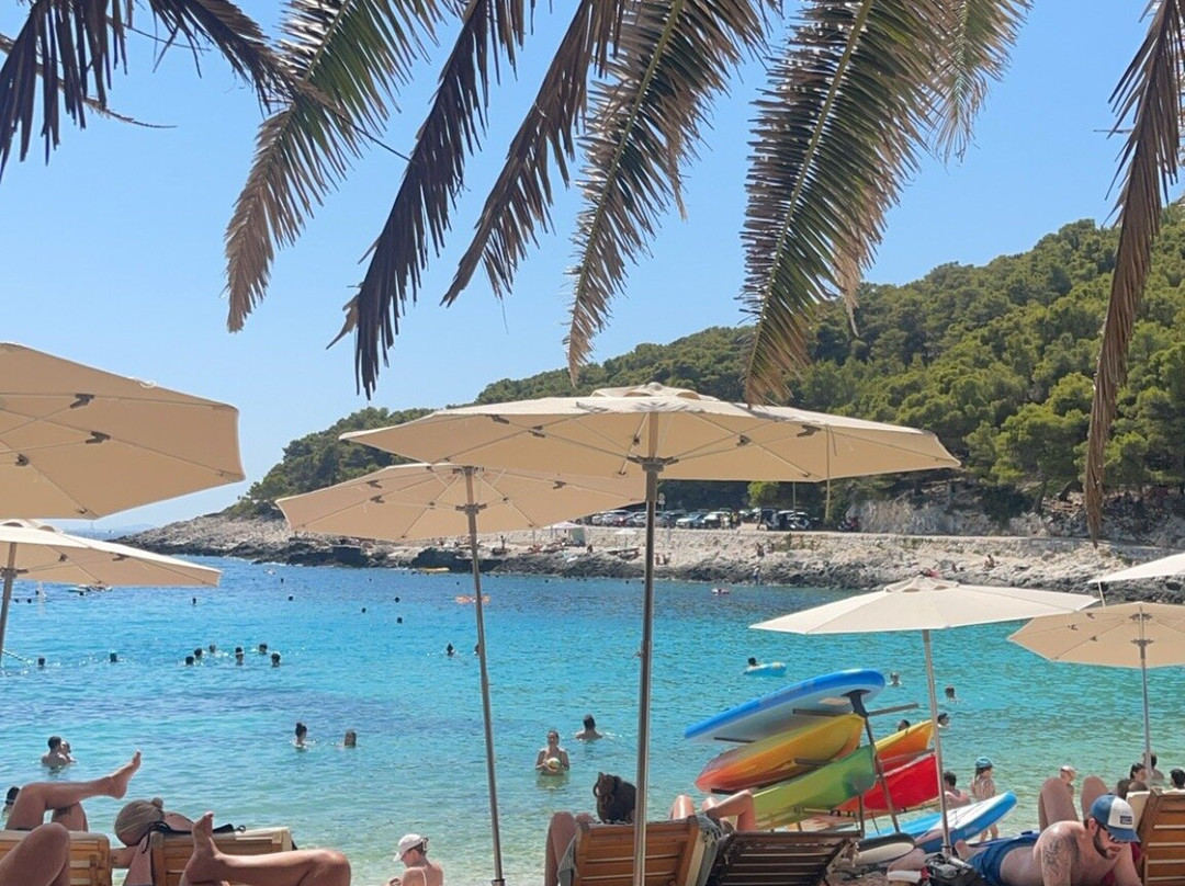 Pokonji Dol Beach景点图片