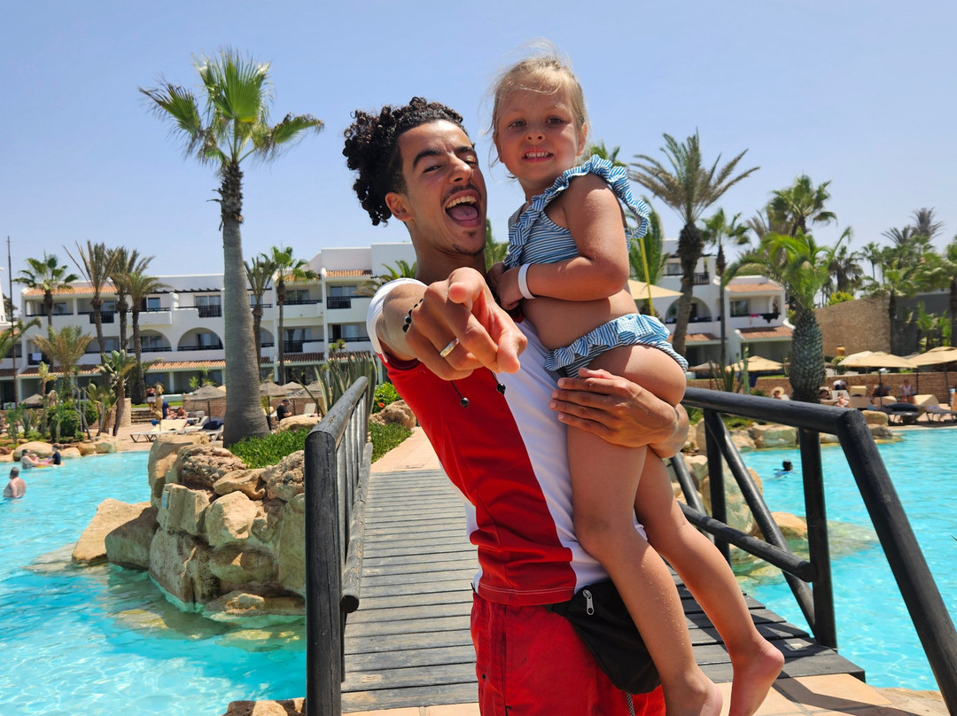 堤基达杜纳斯悦宜湾酒店主图