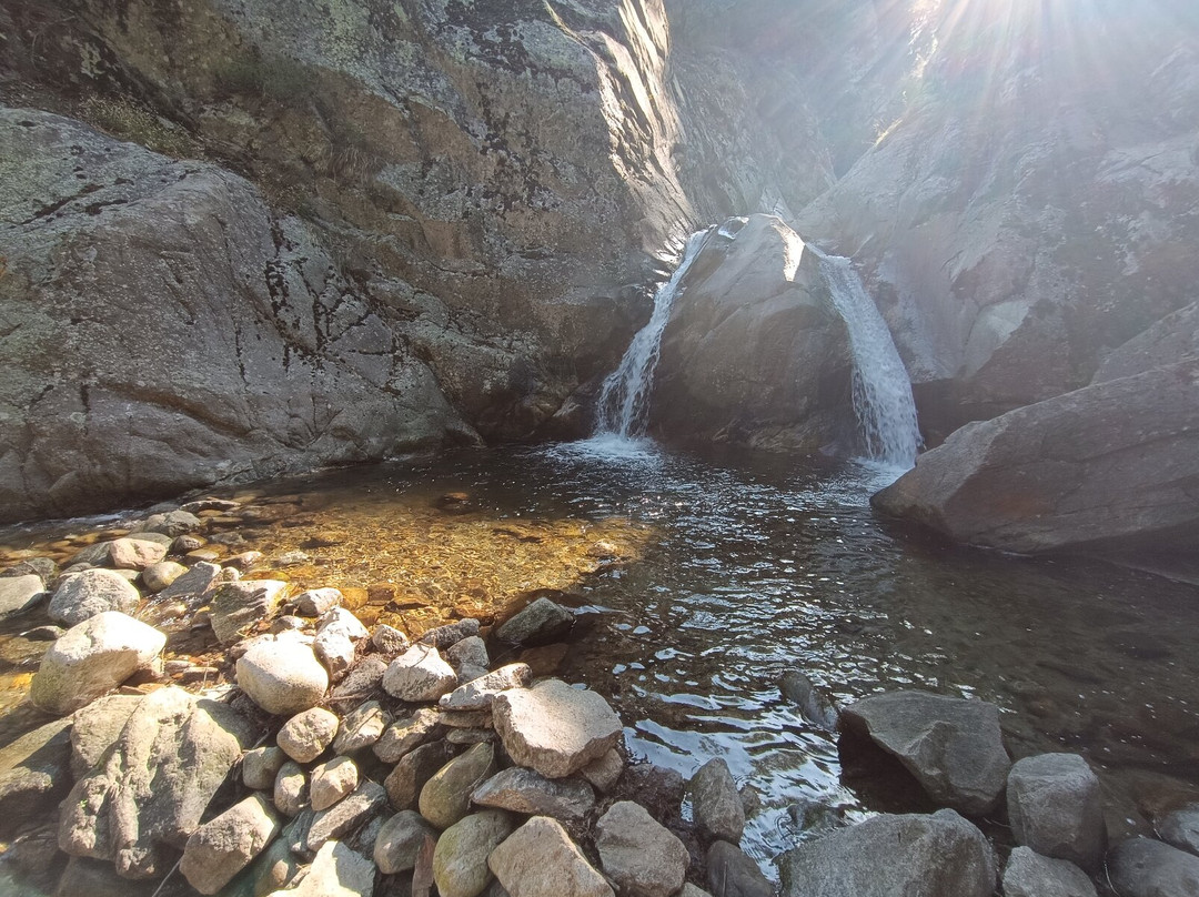 Cascades Du Saint-vincent Et Des Anglais景点图片
