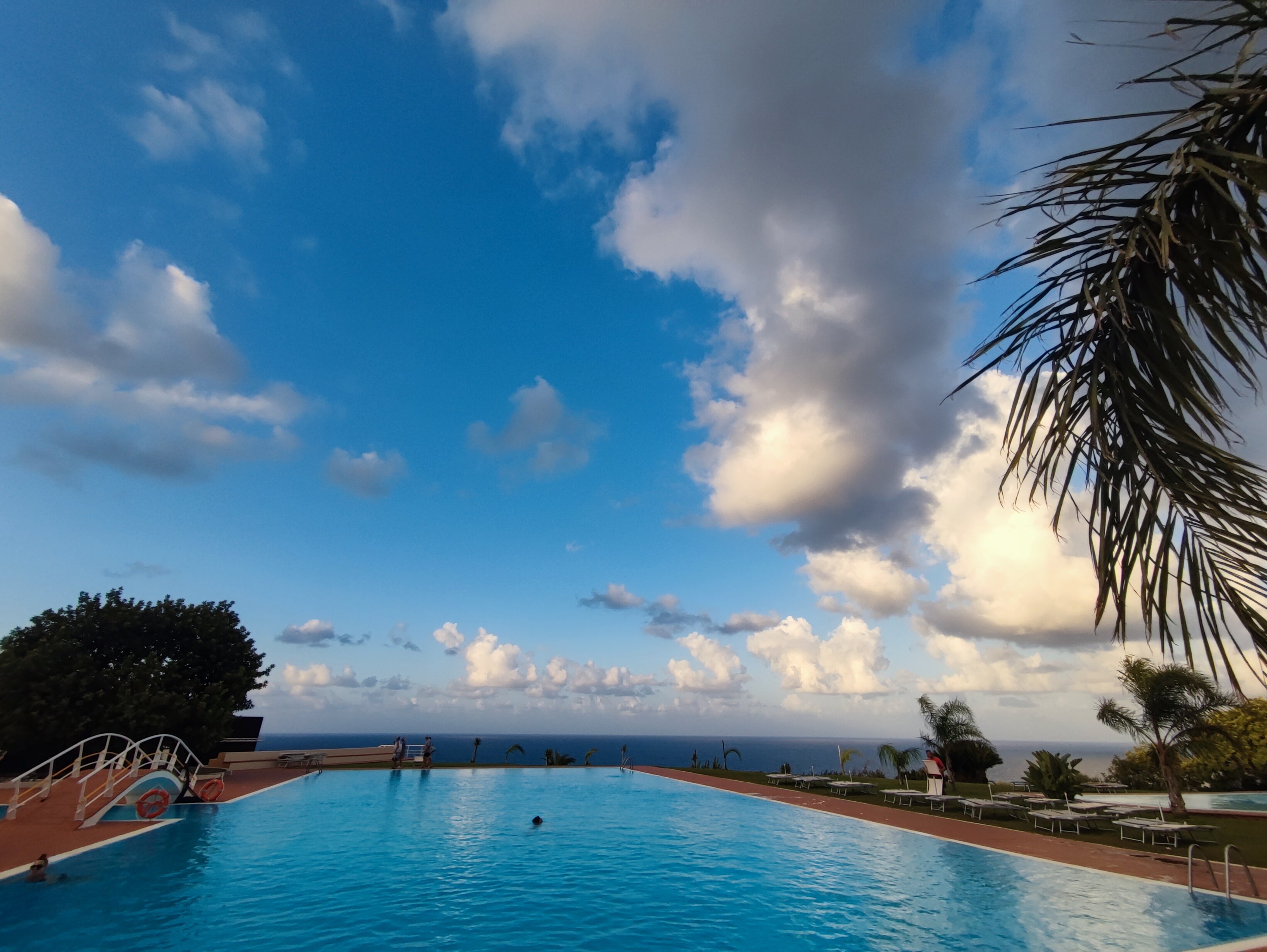 Hotel & Villaggio Torre Normanna-泳池