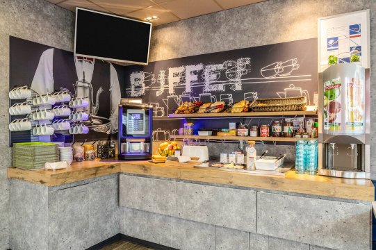 贡比涅市中心宜必思快捷酒店-餐饮